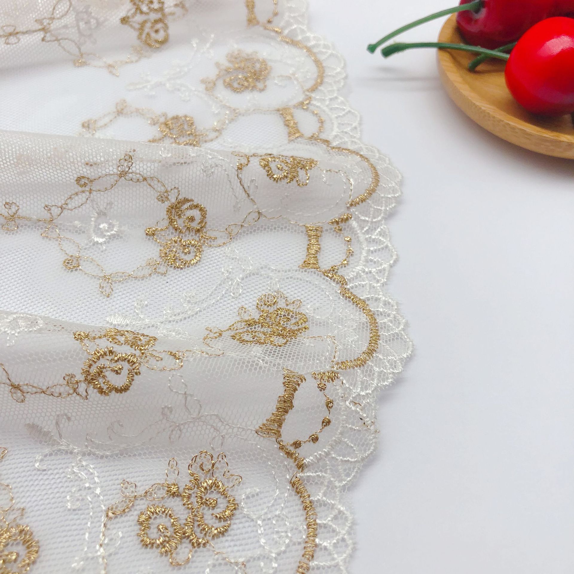 Embroidery Roses - 16,2 cm breedte mesh borduurwerk gouddraad