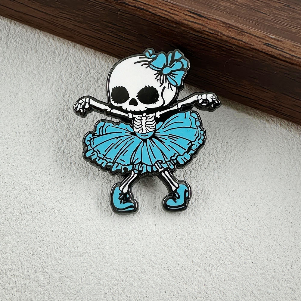 Schattige gotische blauwe skel - Embroidery Gothic recensie en prijs
