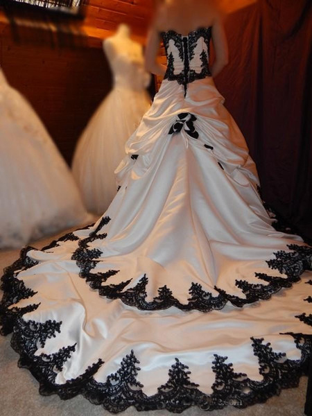 Vintage trouwjurk gotische zwa - Embroidery Gothic recensie en prijs