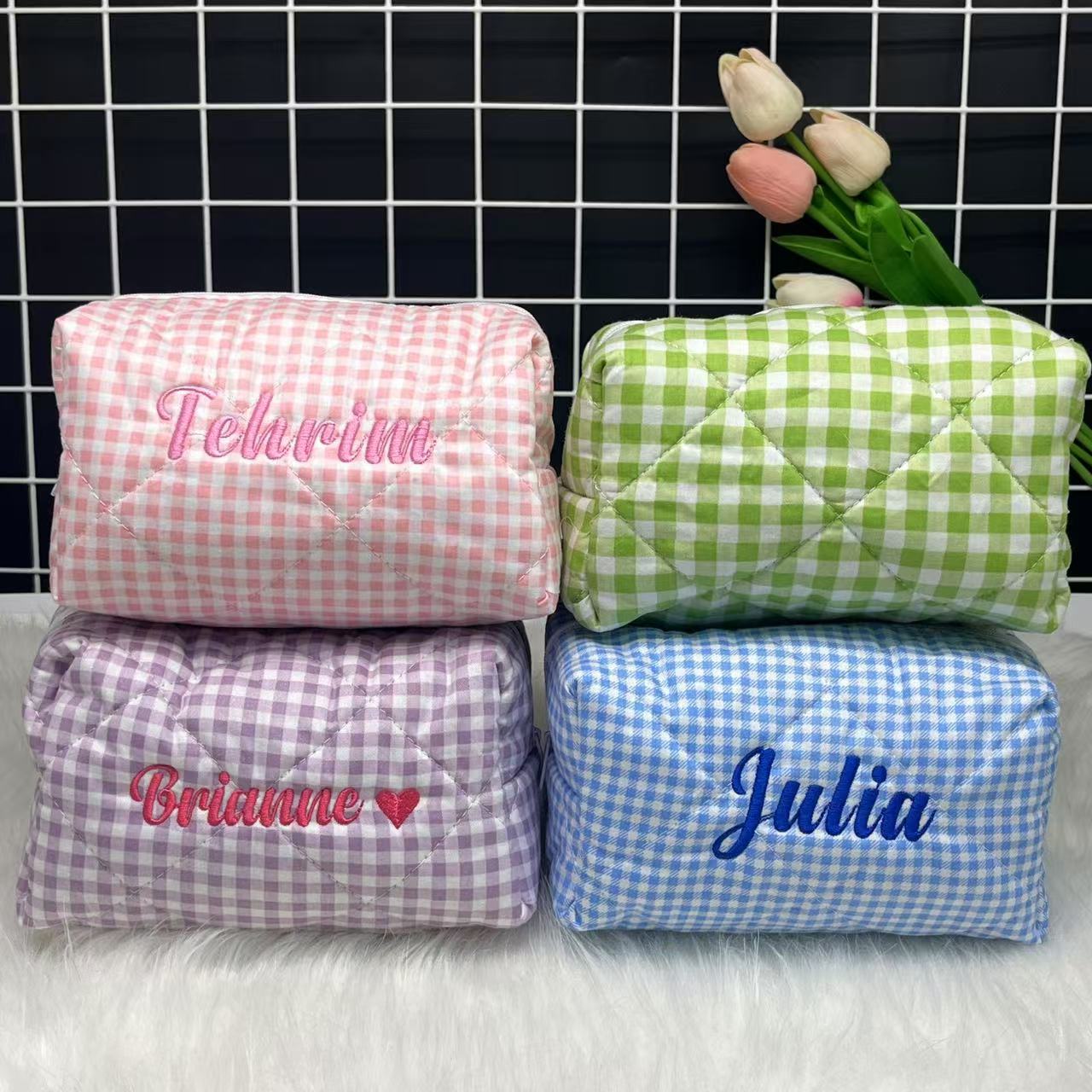 Gestreepte make-uptas met grot - Embroidery Names recensie en prijs
